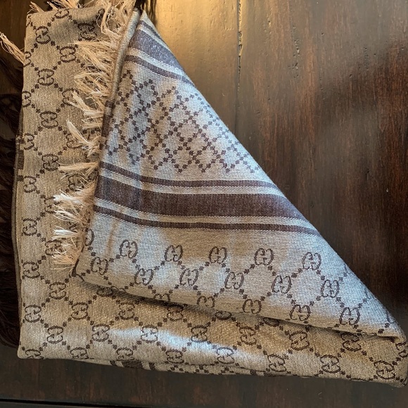 Gucci scarf - Picture 1 of 8
